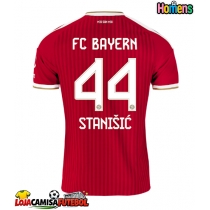 Camisa de Futebol Bayern Munich Josip Stanisic #44 Equipamento Principal 2026-27 Manga Curta